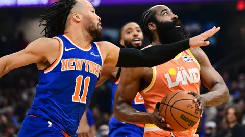 “激战正酣！吉隆坡战队强势来袭，能否一鼓作气，突破六胜五关，洞穿对手防线？”